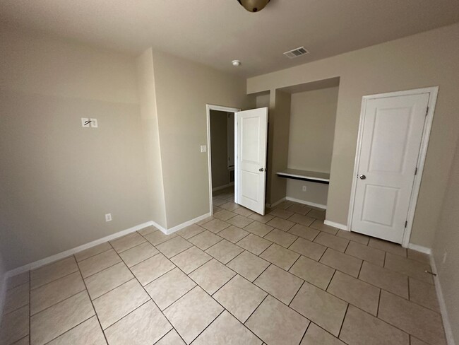 Building Photo - 4304 Ivory Ln