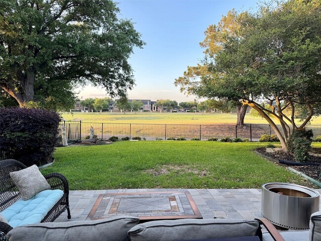 Building Photo - 1327 Barrington Dr