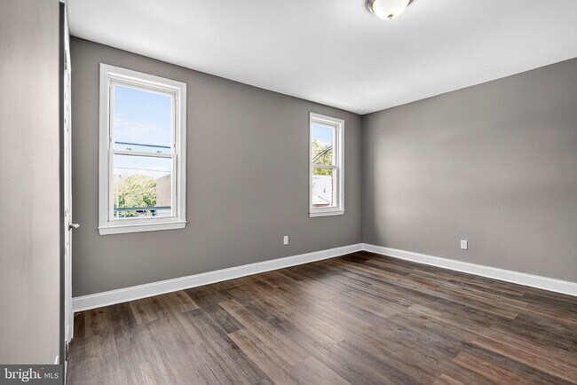 Building Photo - 15 Adella Ave