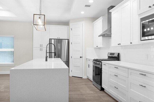 Building Photo - 257 Bentwood Dr