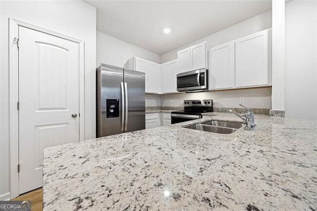 Building Photo - 5961 Skylar Dr