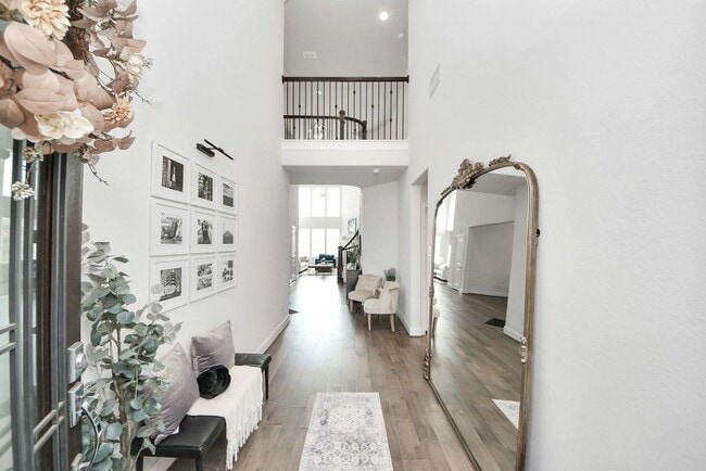 Building Photo - 8922 Golden Mist Dr