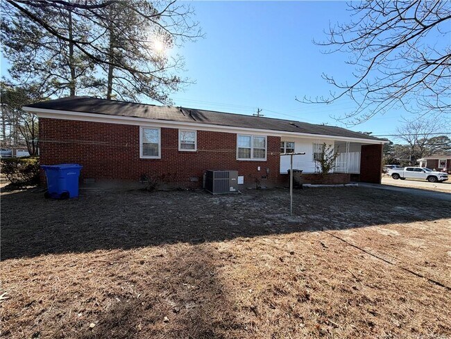 Building Photo - 601 Helen St