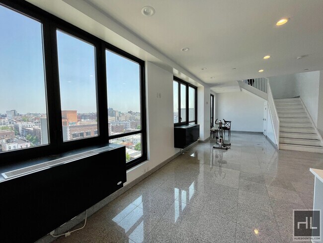 Building Photo - Gorgeous rent stabilized 700sq ft 1 bed wi...