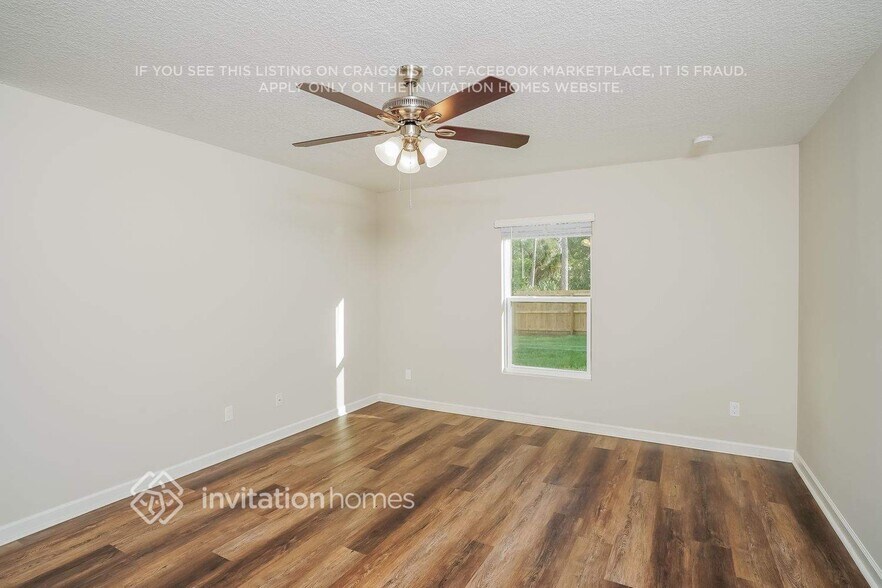 Building Photo - 1710 SW Buttercup Ave