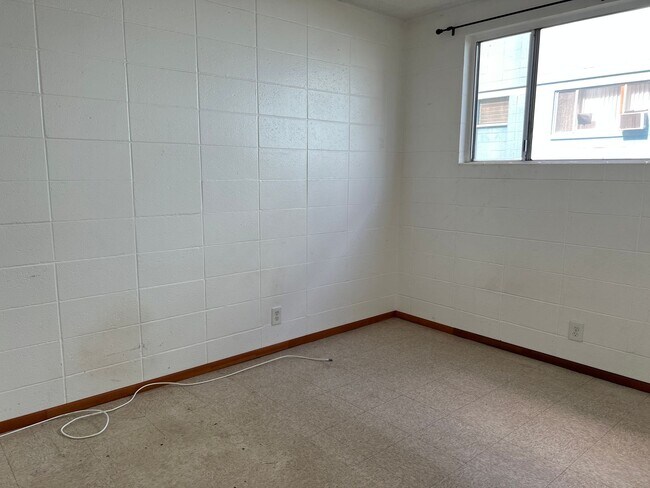 Building Photo - 2 Bedroom / 1 Bath at the Leolua Gardens