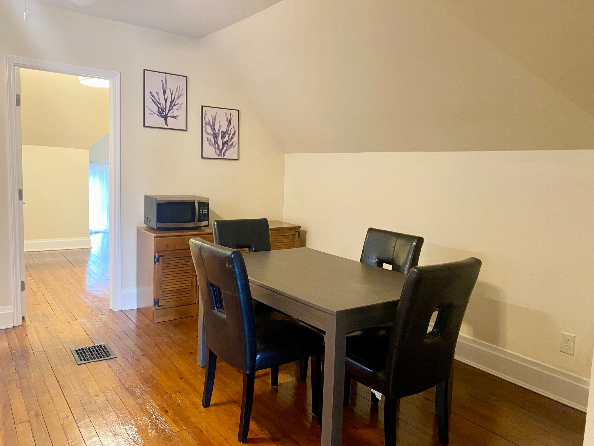 Building Photo - 1372 Neil Ave