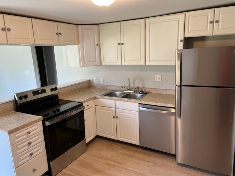 Building Photo - 311 Burke Ave