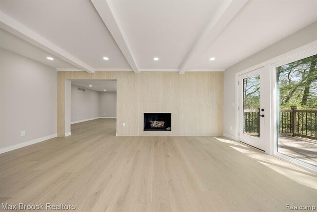 Building Photo - 5240 Clarendon Crest St