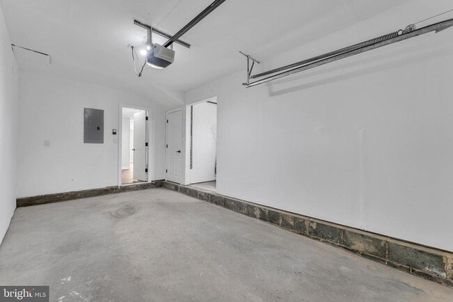 Building Photo - 1228 Chanticleer