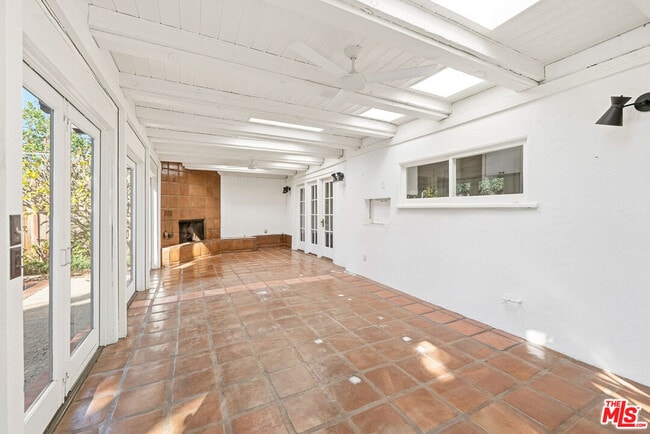 Building Photo - 360 23rd St