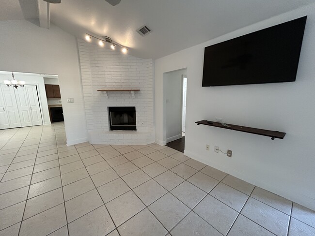 Building Photo - 3231 Bradbury St