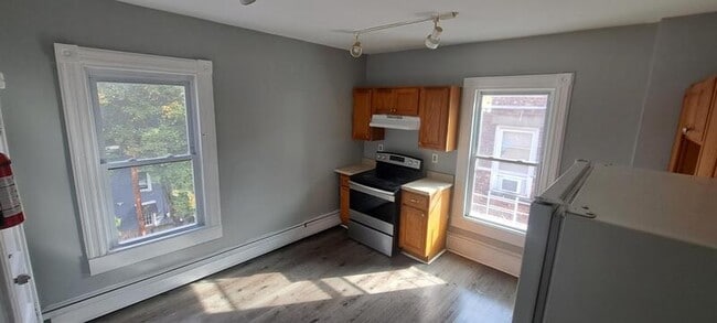 Building Photo - 29 S White St