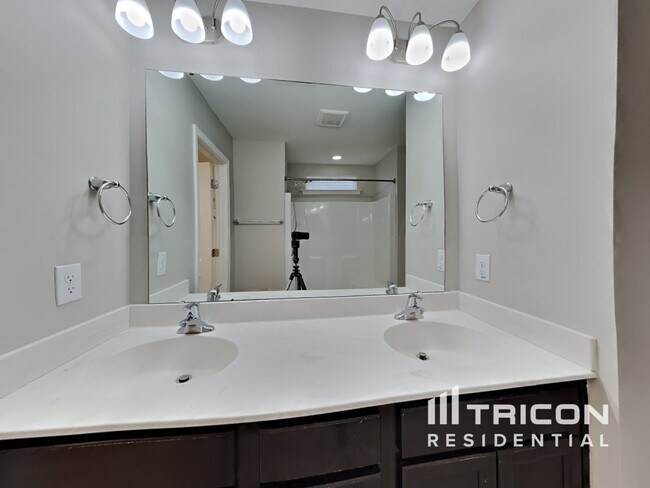 Building Photo - 144 Yadkin St