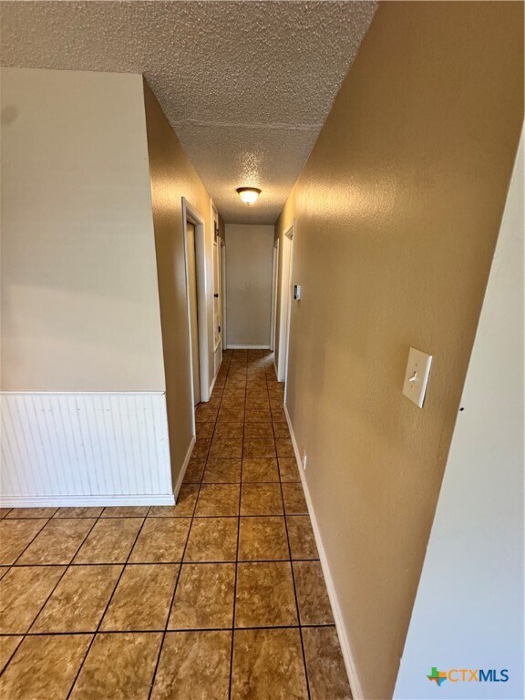 Building Photo - 4602 Dahlia Ln