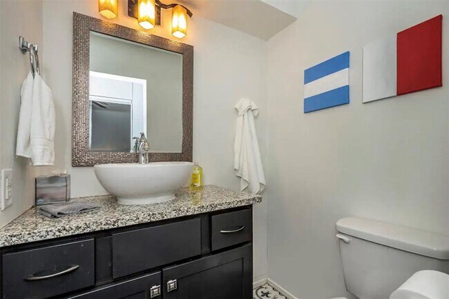 Building Photo - Fully Furnished Home in Putnam Heights + A...