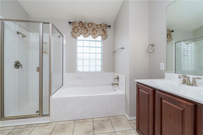 Building Photo - 8528 Harrier Dr