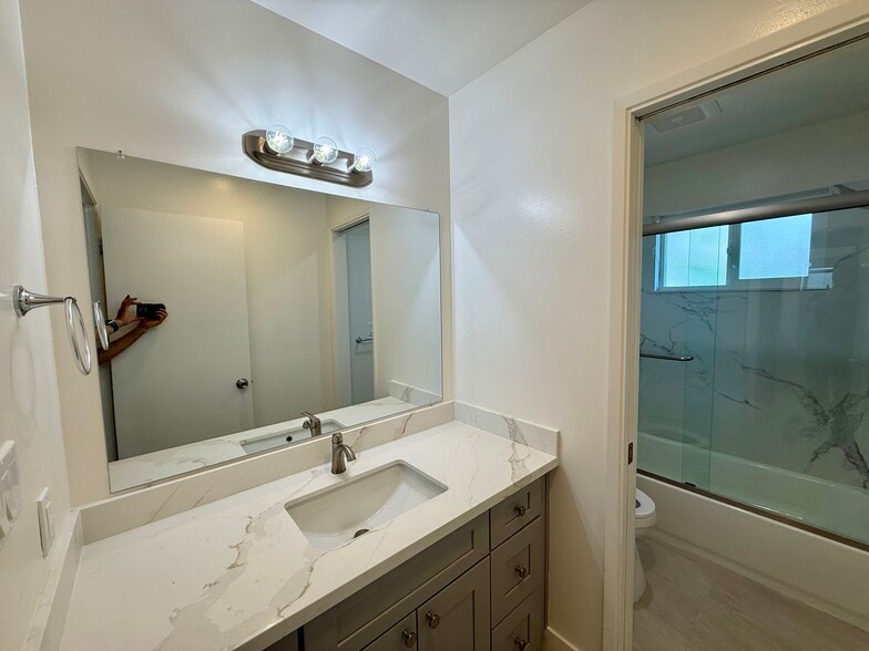 Building Photo - 2228 Capistrano Dr