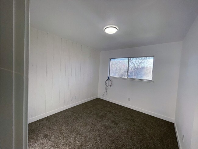 Building Photo - Updated Folsom Home Available September 5th