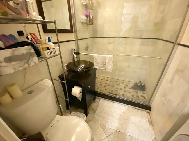 Building Photo - 174 Bolton St