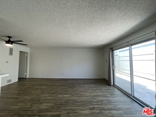 Building Photo - 1218 McClellan Dr