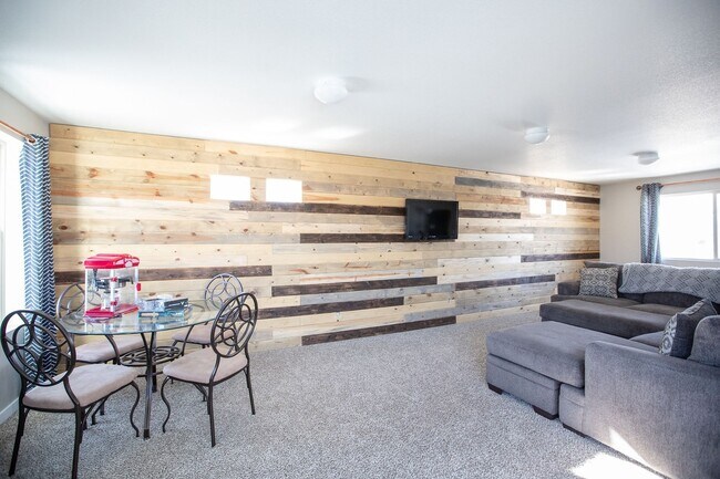 Building Photo - BEAUTIFUL 3BD HOME WITH LUXURY UPGRADES IN...
