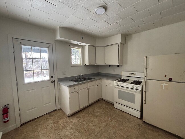 Building Photo - Use Your Tax Return For This Sweetheart of a Deal!