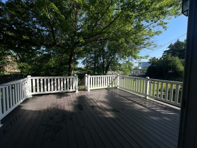 Building Photo - Duplex 3 bedroom apartment in Spring Garde...
