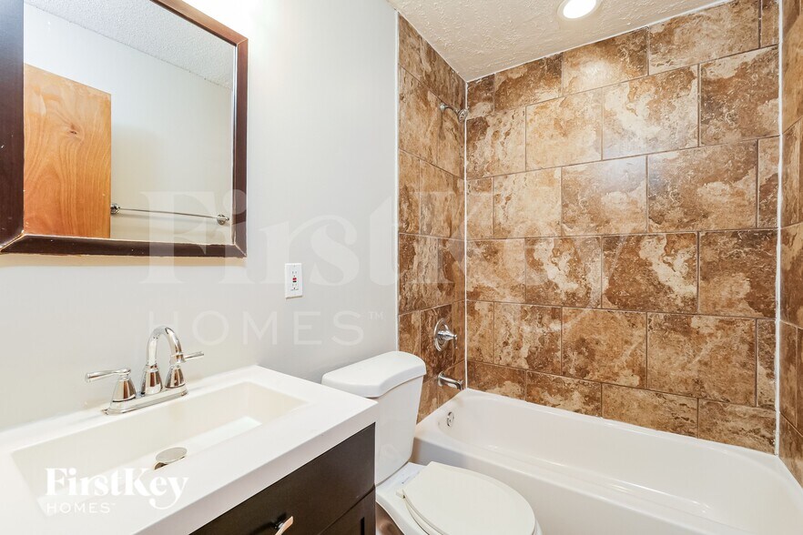 Building Photo - 8207 E 85 St