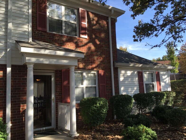 Building Photo - 9073 W Swan Cir