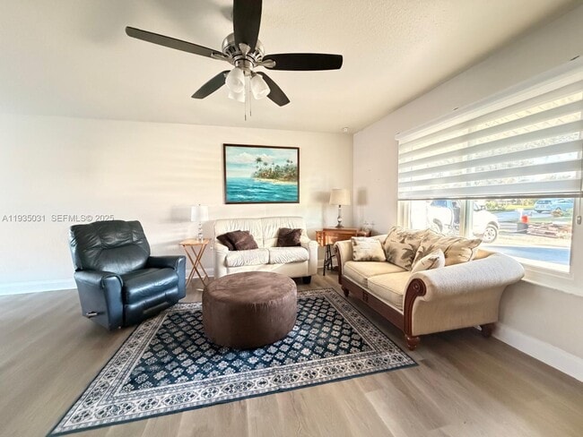 Building Photo - 5474 Kenwood Dr