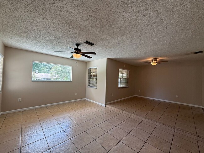 Building Photo - SLEEPY HOLLOW 3/2/2 Pool Home