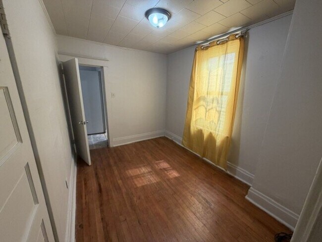Building Photo - $1,100  harrisburg 3 bedroom house for rent