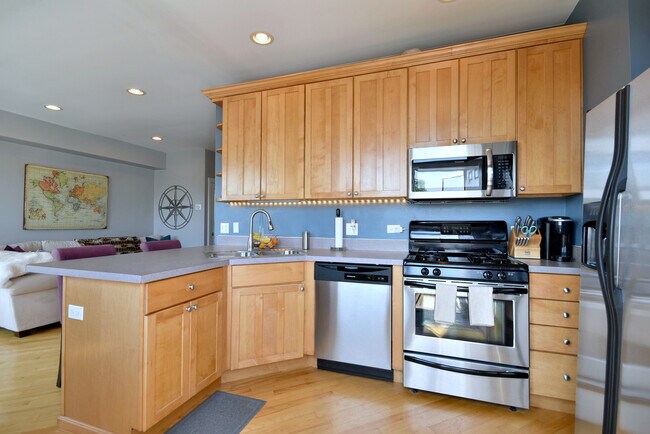 Building Photo - 3249 W Cullom Ave