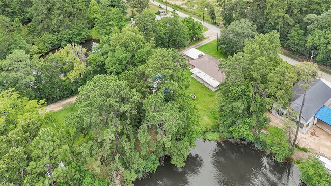 Building Photo - 1231 Country Ln