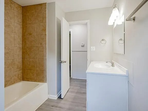 Building Photo - 414 Barclay Ave