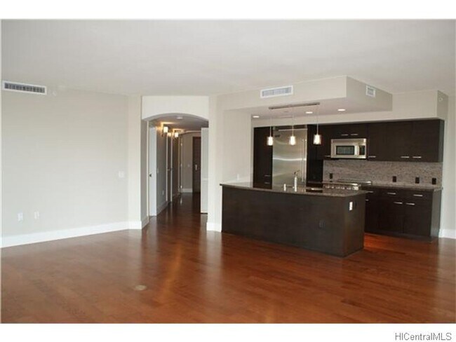 Building Photo - Allure Waikiki - 2 bedroom, 2 bath with 1 ...