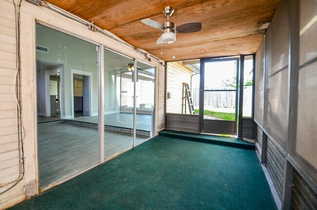 Building Photo - 12510 Seaswept Dr