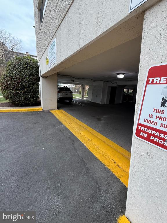 Building Photo - 10320 Westlake Dr