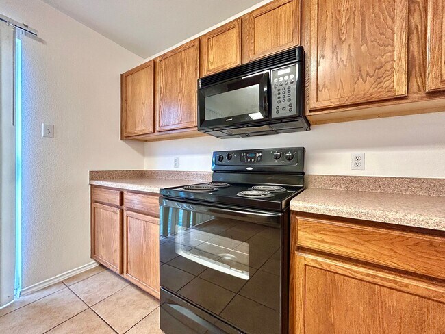 Building Photo - 102 Adamae Ln