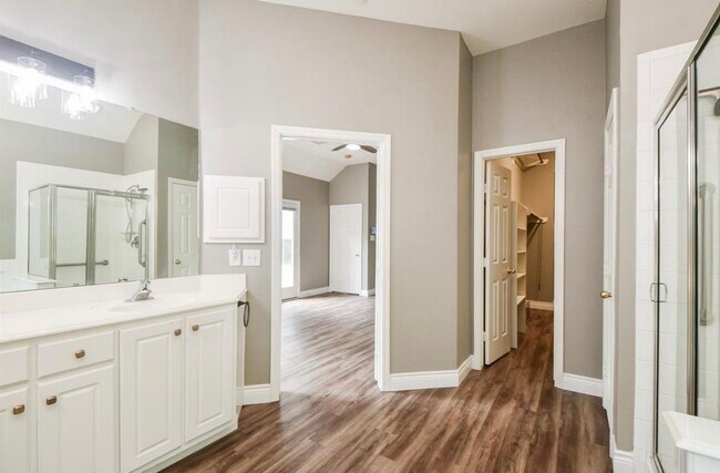 Building Photo - 18 E Knightsbridge Dr