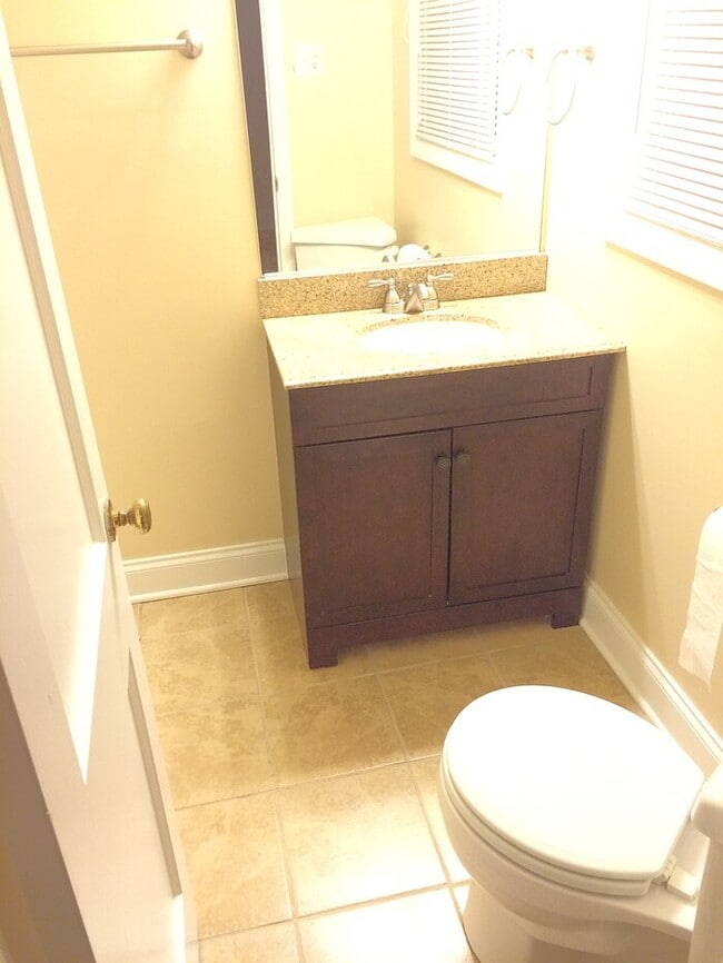 Building Photo - Charming Vintage Ranch, Den, Fireplace, Screened Porch