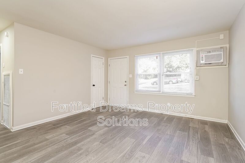 Building Photo - 900 Lowdermilk St