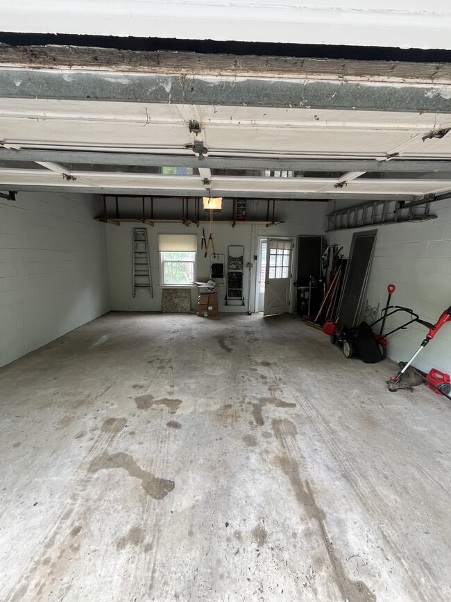 Building Photo - 766 New Holland Ave