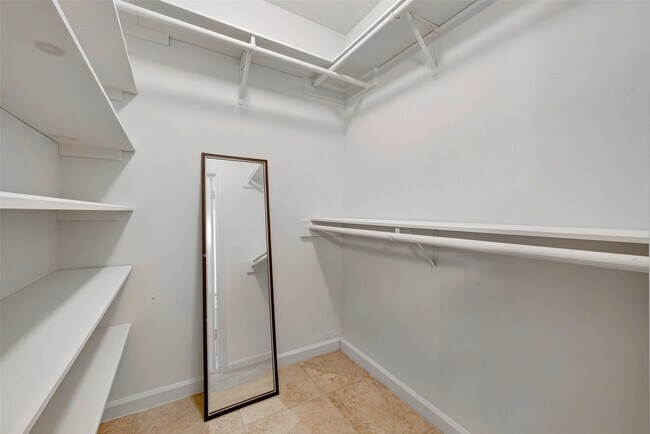 Building Photo - 6222 Creekbend Dr