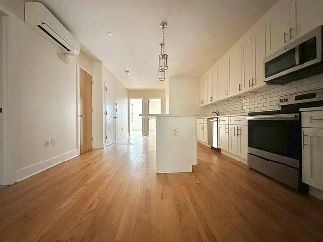 Building Photo - 4 bedroom in BROOKLYN NY 11226