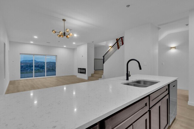 Building Photo - 1519 Golden Hill Terrace