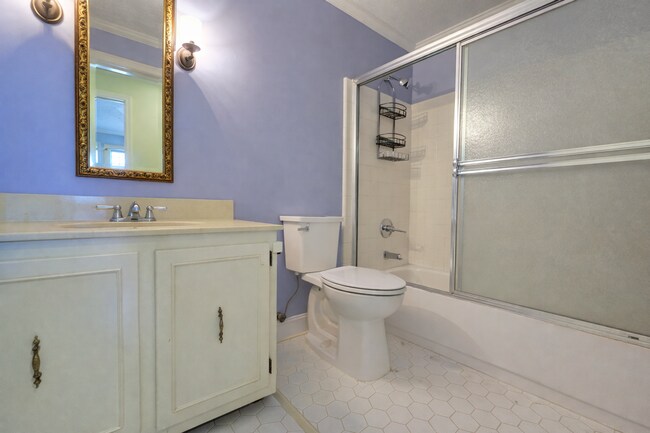 Building Photo - SPACIOUS 3 Bedroom, 2 bathroom home with basement and garage