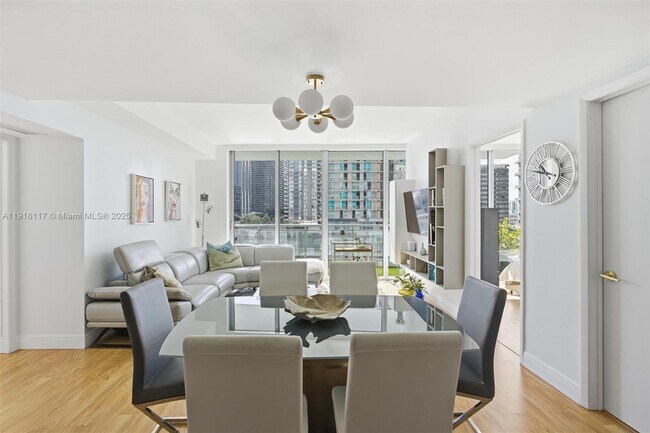 Building Photo - 92 SW 3rd St