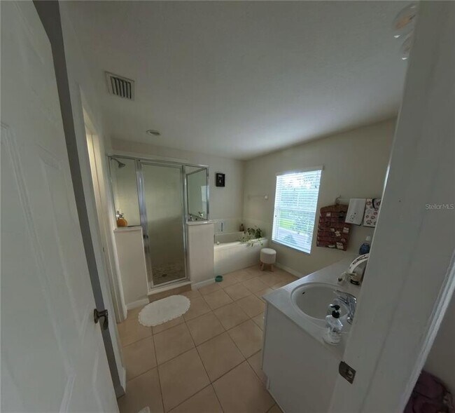 Building Photo - 14731 Peekskill Dr